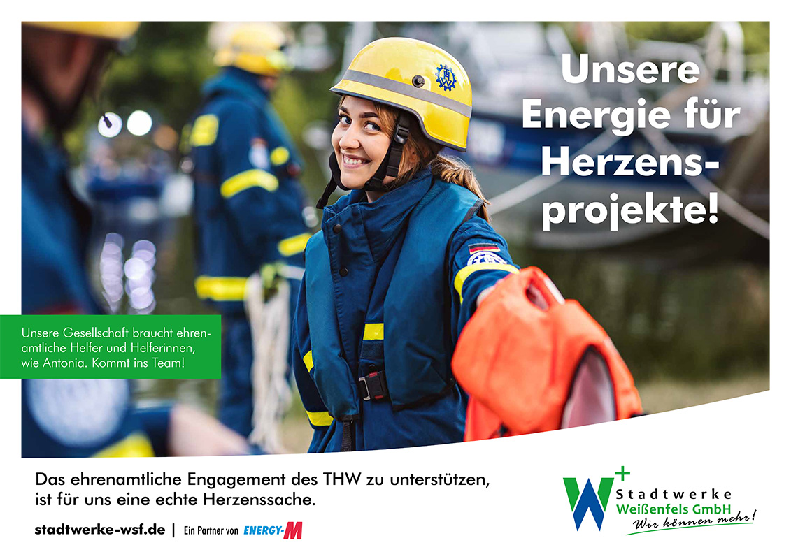 Kampagnenmotiv der THW Kampagne - THW Frau mit Rettungsweste in der Hand