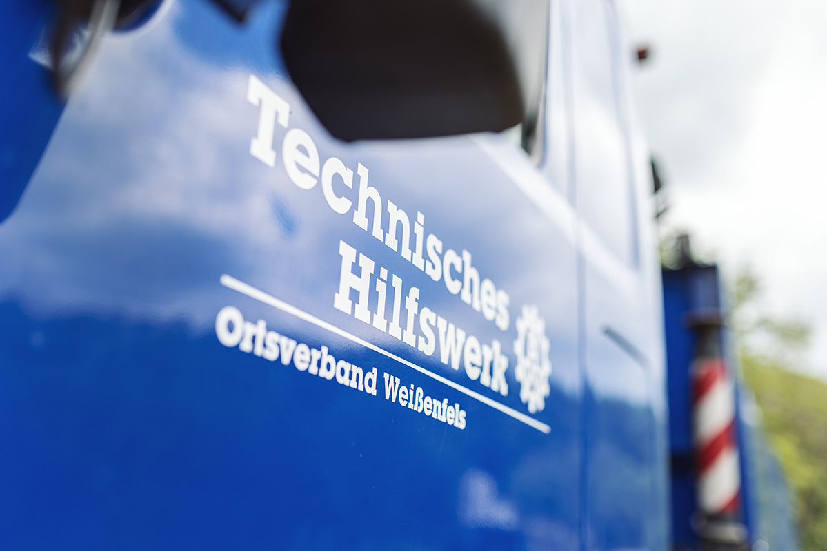 TÜR des THW LKW mit Aufschrift &quot;Technisches Hilfswerk&quot;